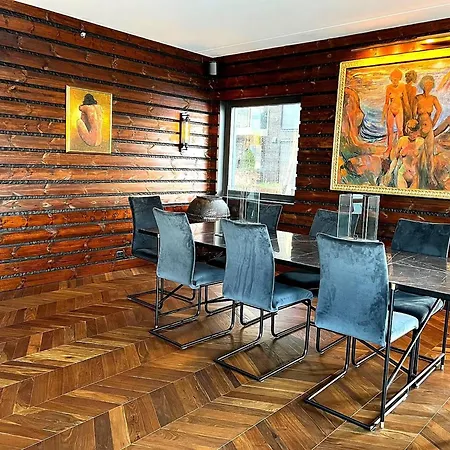 Luxurious Located On The * テンスベル