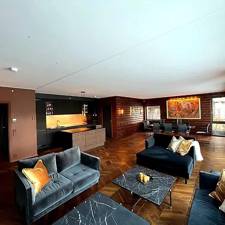 Luxurious Located On The アパート テンスベル