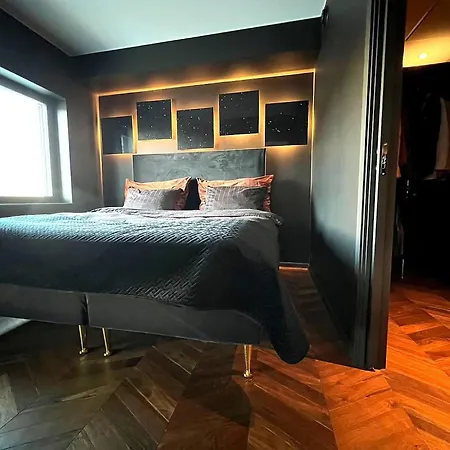 Luxurious Located On The * テンスベル